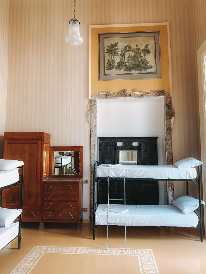 Cama en habitación compartida mixta de 6 camas